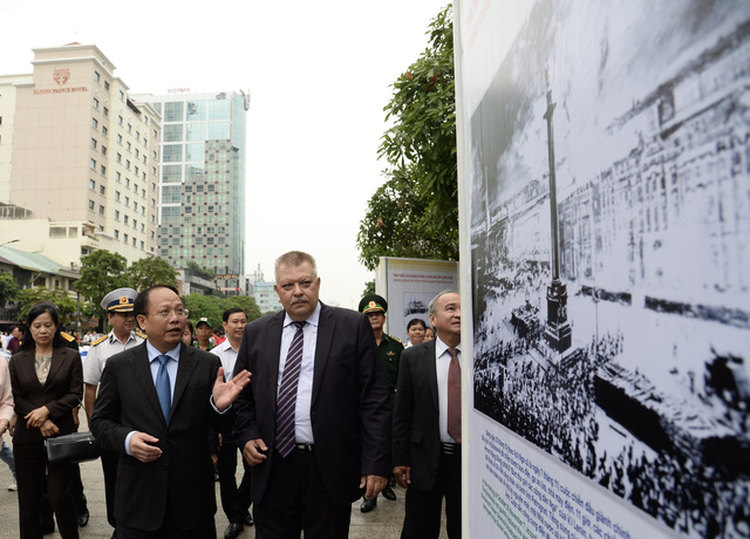 Ho Chi Minh City exhibition celebrates Vietnam-Russia friendship on October Revolution centennial anniversary