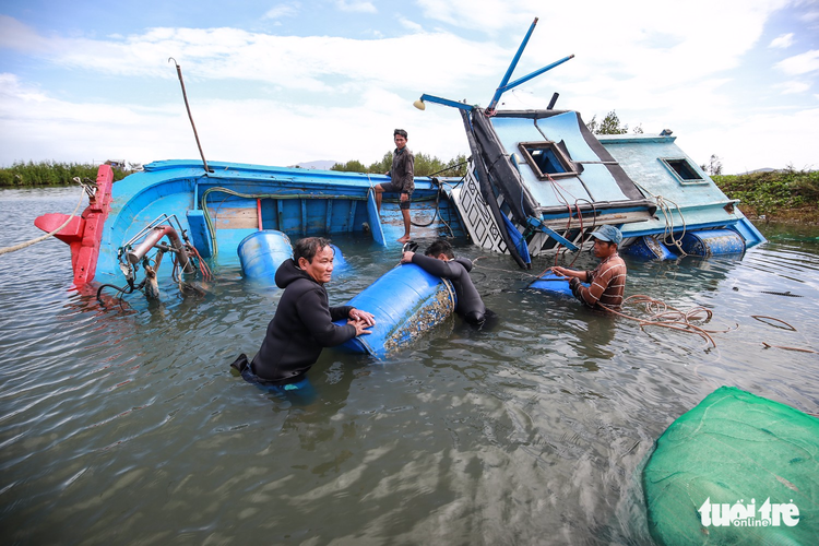 Fishermen lose everything to Typhoon Damrey in south-central Vietnam