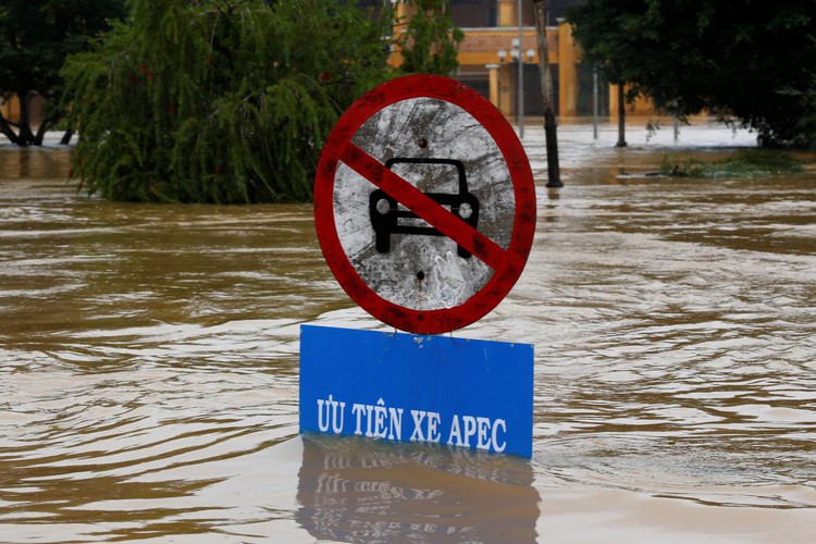 Vietnam releases water from brimming reservoirs as APEC summit nears