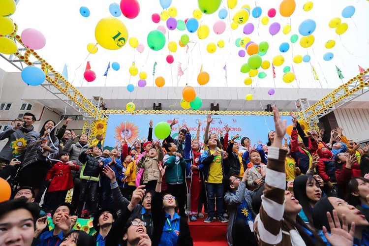 10th Sunflower Festival held in Hanoi, Saigon to fundraise for children with cancer