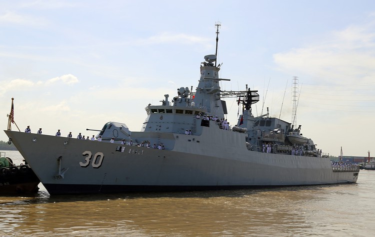 ​Malaysian royal naval vessels visit Ho Chi Minh City