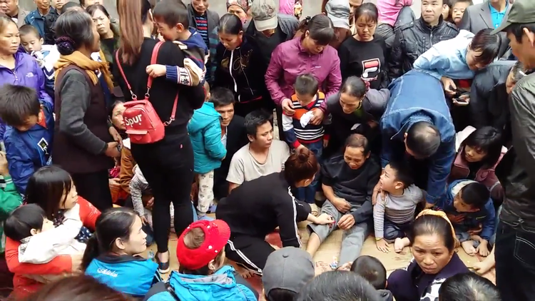 ​Dodgy doctor treats patients with tongue-pulling technique in Vietnam