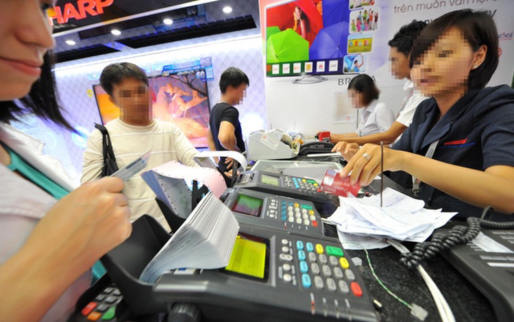 Ho Chi Minh City taxman suggests requiring cashless payment at restaurants