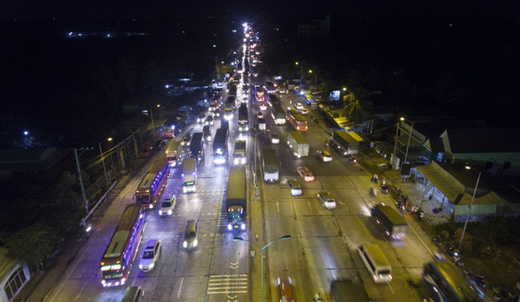 Traffic volume counted at Vietnam's notorious tollgate to find solution to drivers' opposition