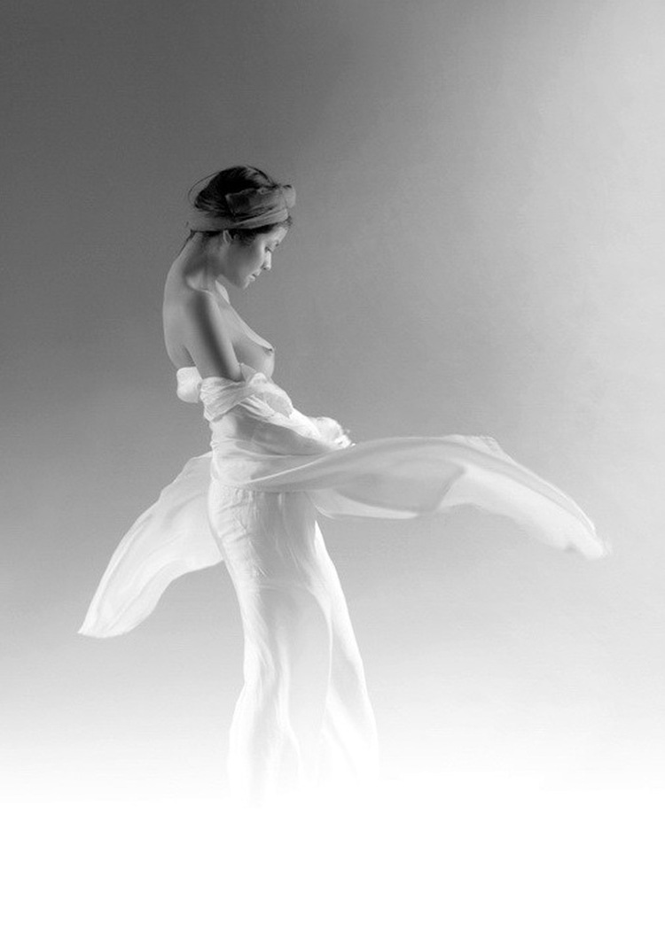 In Vietnam, nude photographers strive to erase stigma