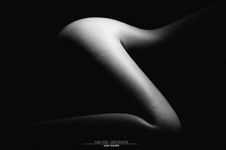 Obtaining permits for nude photo exhibitions no easy task in Vietnam