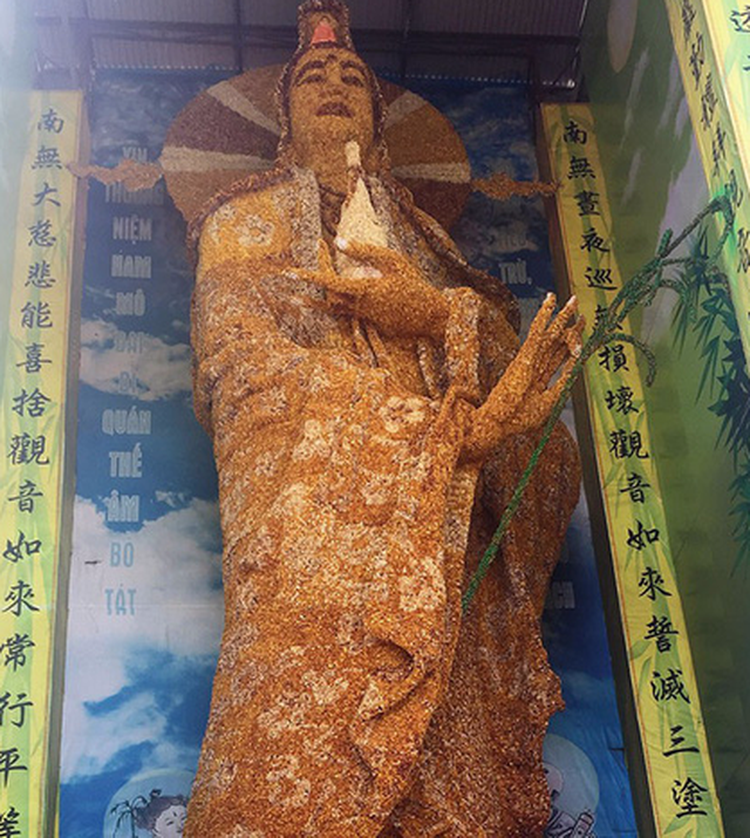 Buddhist statue made of flowers in Da Lat recognized as world’s biggest