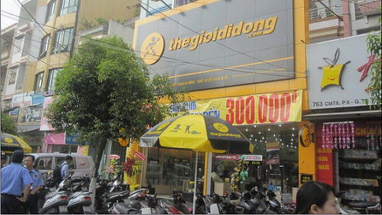 Vietnam’s mobile phone retailer makes inroads into healthcare with pharmacy chain acquisition