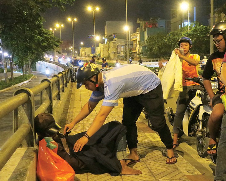 ​Vietnamese youths prepare heart-warming Christmas gifts for the poor