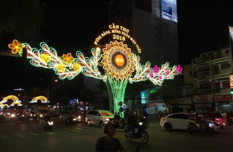​Vietnamese inspectors summon man for comparing public light display to underwear