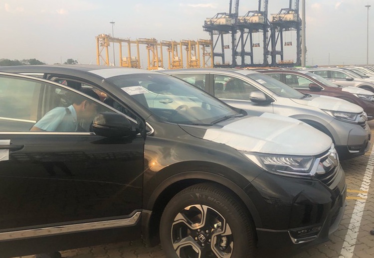 Vietnam spends $2.1bn importing 94,000 cars in 2017