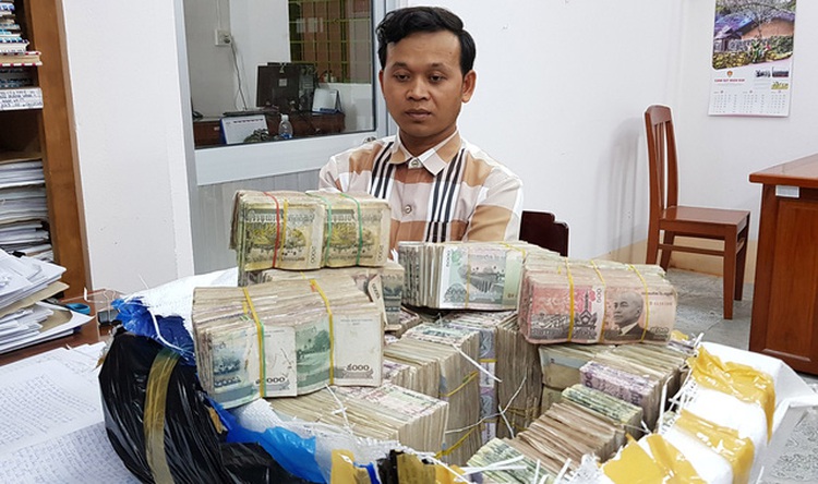 Cambodian man lines pockets by smuggling paddies into Vietnam