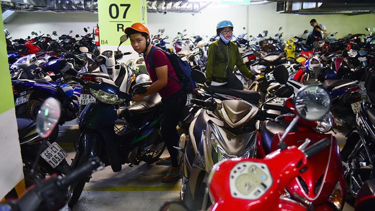Ho Chi Minh City to begin closing downtown sidewalk parking lots