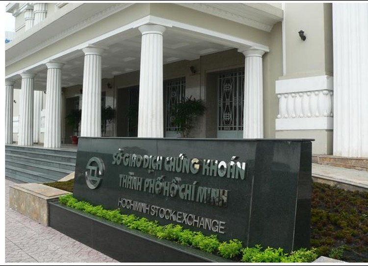 Vietnam's main stock exchange to reopen after two-day shut down