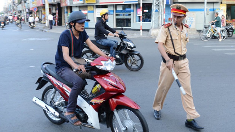 Ho Chi Minh City traffic police praised for rejecting bribes