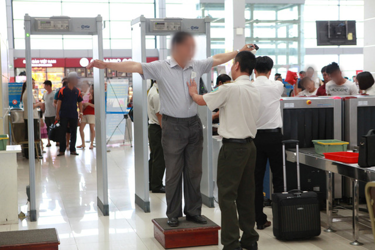 Vietnamese woman on no-fly list breezes through airport security