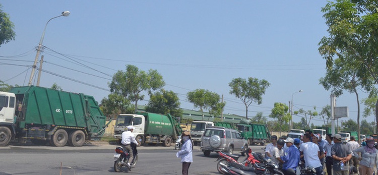 Da Nang takes stronger action against traffic blockage by locals