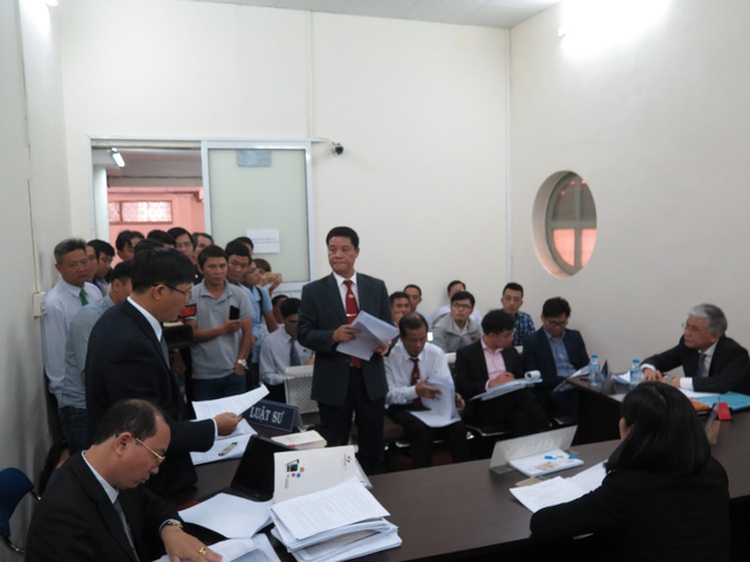 ​Vietnam’s taxi giant Vinasun takes Grab to court
