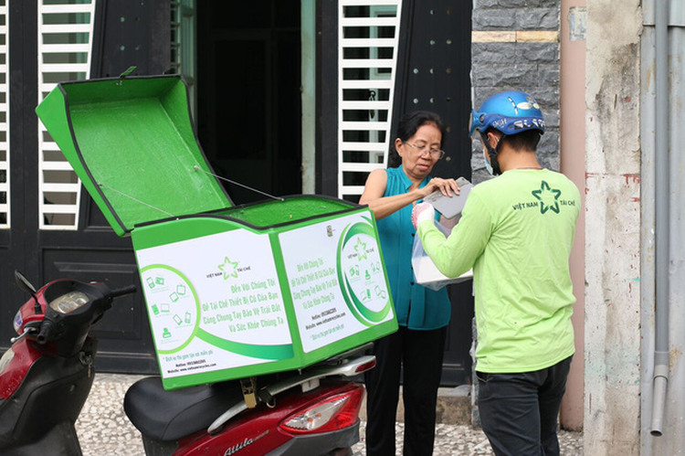 Vietnamese youth knock on home doors to collect e-waste