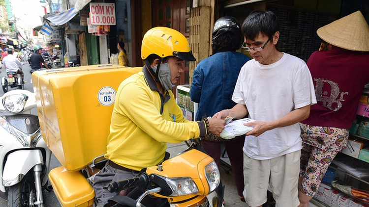 ​Delivery services speed up as Tet nears in Vietnam