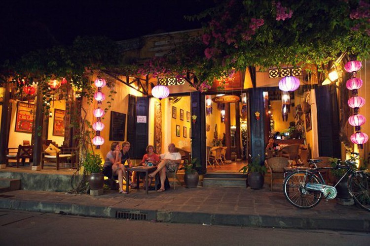 Hoi An leader vows to remove noisy bars from ancient town