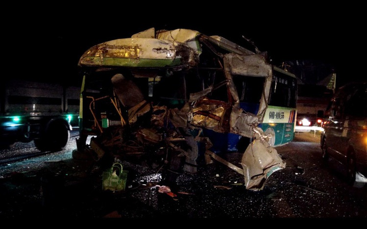 One dead, six hospitalized in pile-up in southern Vietnam