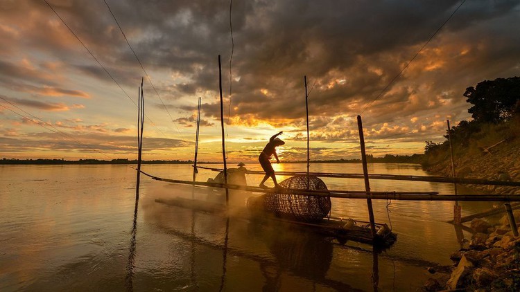 Vietnamese wins ADB Instagram contest with Mekong Delta floating market photo