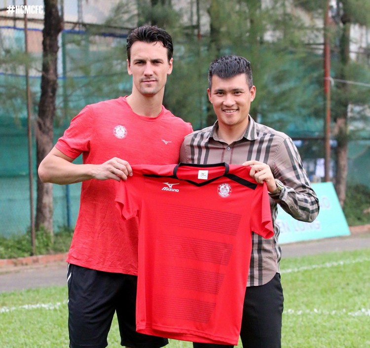 Ho Chi Minh City FC parts ways with former Man Utd player