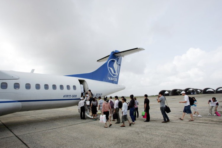 ​Vietnamese passenger fined for opening plane emergency exit door