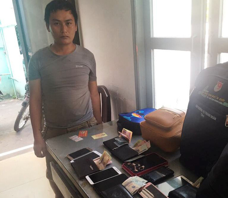 ‘Super thief’ who steals from 14 in one morning nabbed in Saigon water park