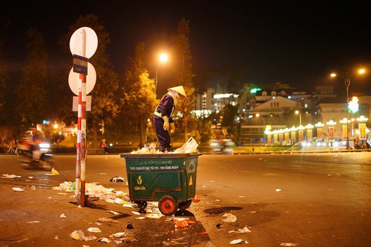 Vietnam’s Da Lat buried under garbage following Tet holiday
