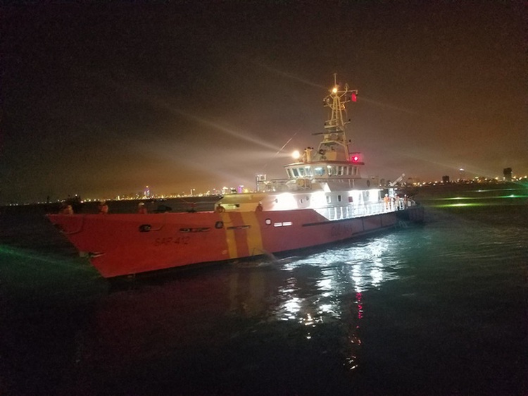 Philippine sailor saved by Vietnamese rescuers after heart attack at sea
