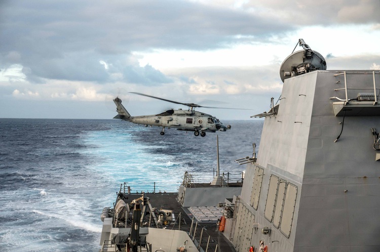 ​A glance at the US aircraft carrier-led warship group bound for Da Nang