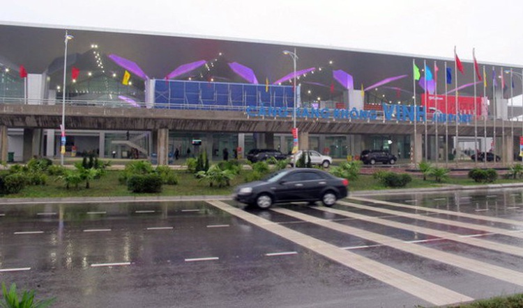 Five fined for letting mental patient sneak onto flight in Vietnam