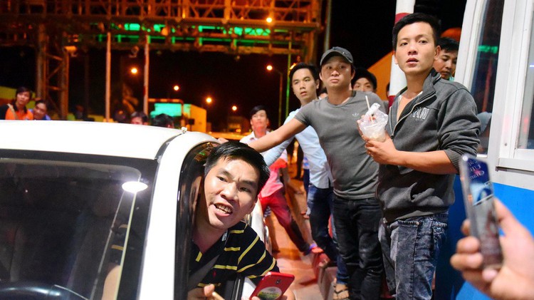 First driver fined under new ‘anti-protest measure’ at tollgates in Vietnam