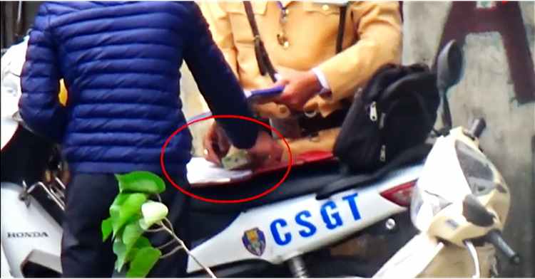 Hanoi chairman orders probe into alleged collection of bribes by traffic cops