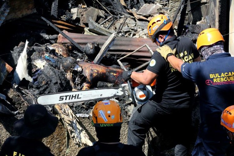 Seven dead as Philippine plane crashes into house