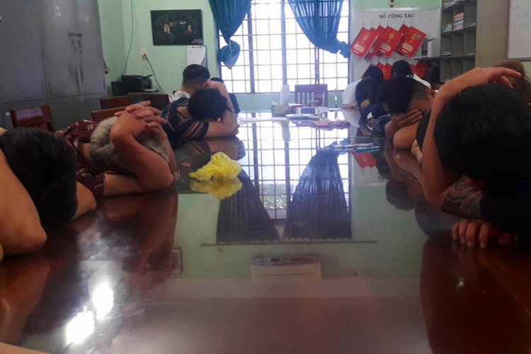 Score found using drugs in karaoke bars in Vietnam
