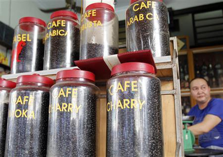 Asia Coffee-Indonesia trading increases, demand slows in Vietnam
