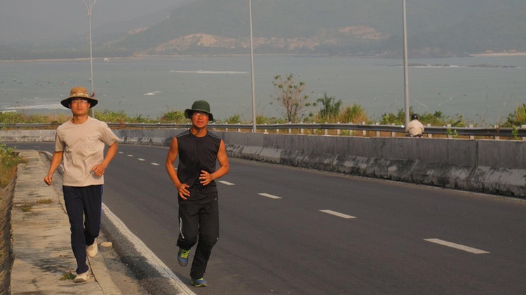 Vietnam man claiming to have run nearly 1,800km in a month addresses doubts