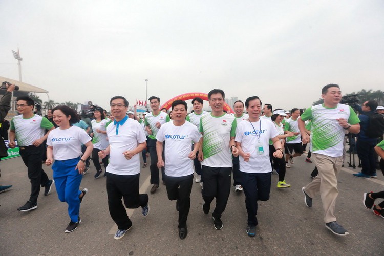 Tens of thousands ‘run for people’s health’ in Ho Chi Minh City