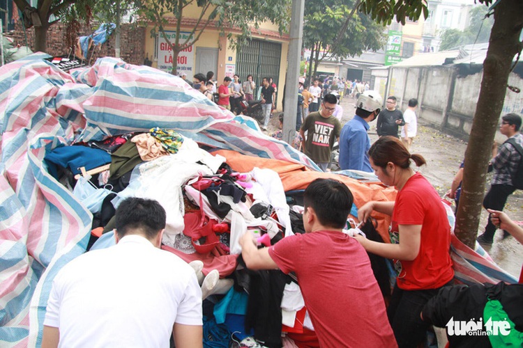 Inferno wrecks havoc on Hanoi market