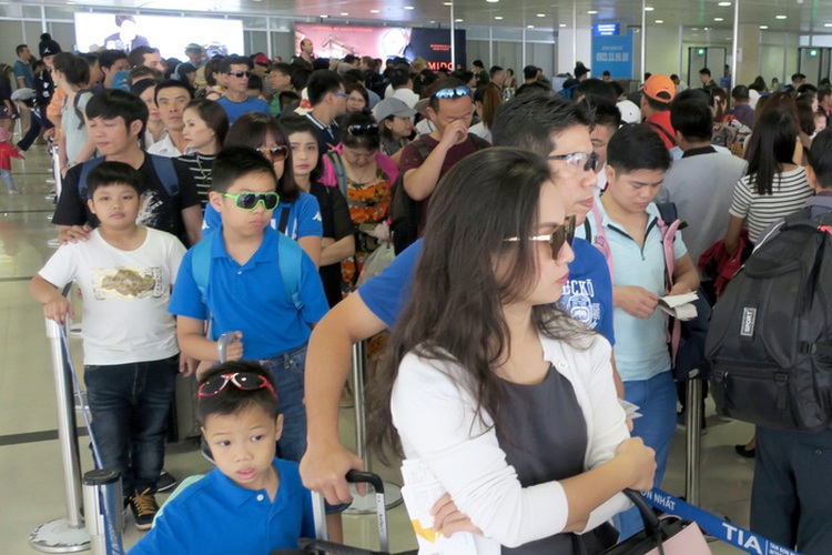 Vietnamese carriers, airports increase service charges