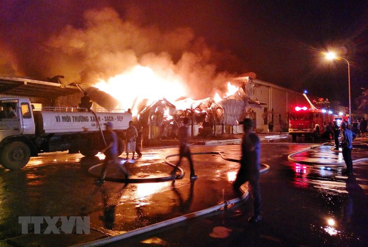 ​China helps put out big factory fire in northern Vietnamese province