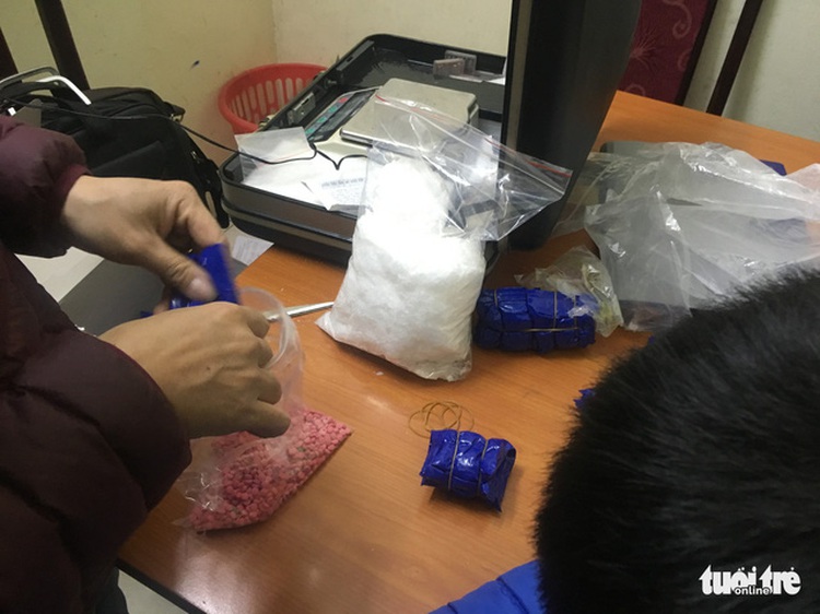 Hanoi police break up illicit ring that smuggles 2,200 pills of synthetic drugs