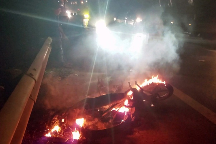 ​Car occupants flee scene, hit eyewitnesses after collision in southern Vietnam