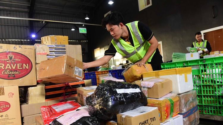 Being a shipper in Vietnam: instant but not easy money