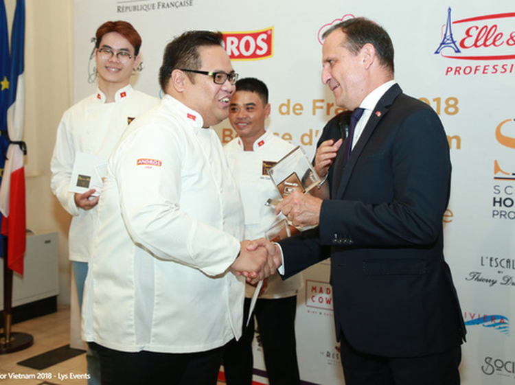 Vietnamese man makes bold departures to be chef