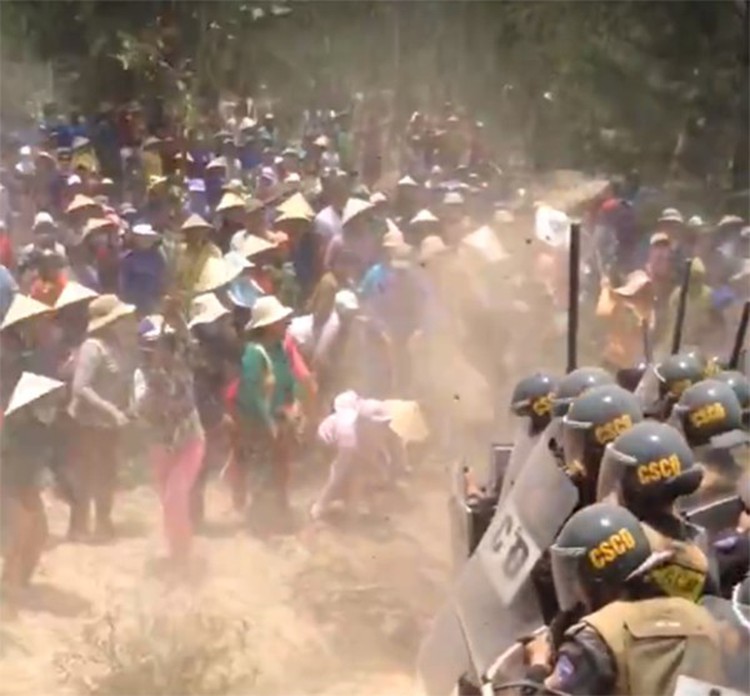 Hundreds gather to oppose wind power project in south-central Vietnam