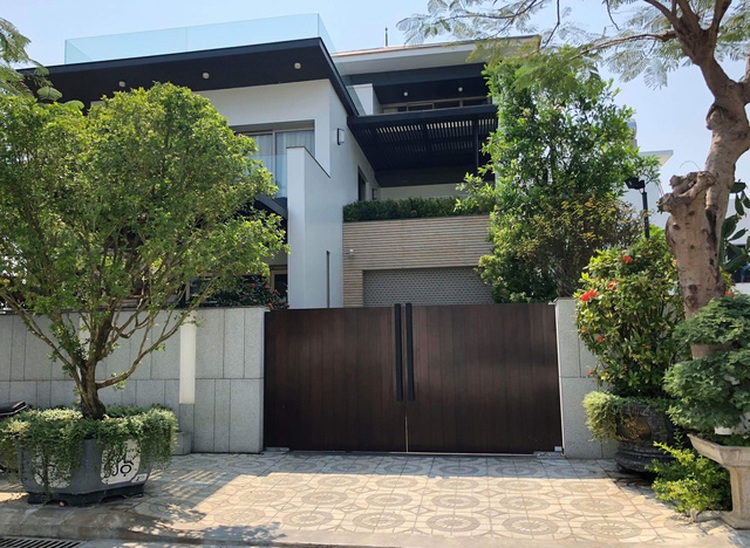 Da Nang police chief denies receiving luxury villa from notorious tycoon